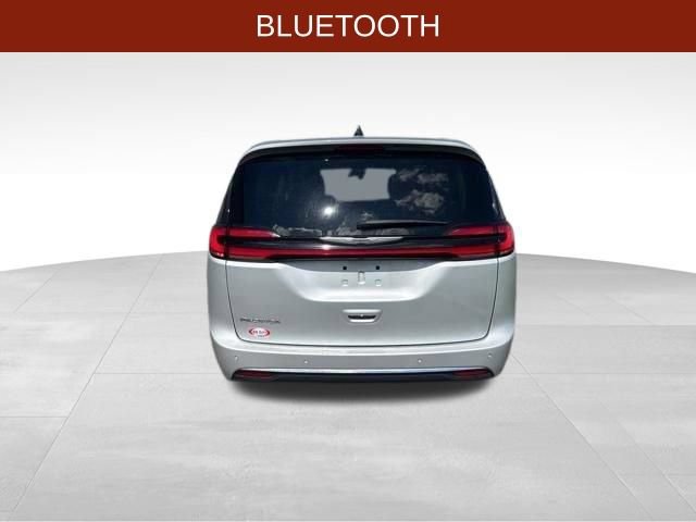 Used 2024 Chrysler Pacifica Touring-L FWD image 6