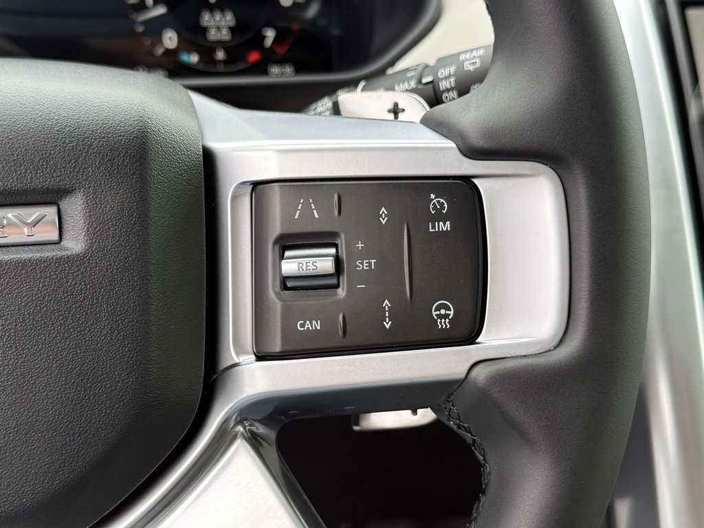 New 2025 Land Rover Discovery S image 17