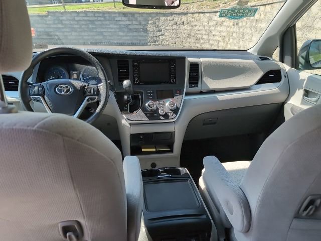 Used 2020 Toyota Sienna LE w/ LE Preferred Package AWD/4WD image 21