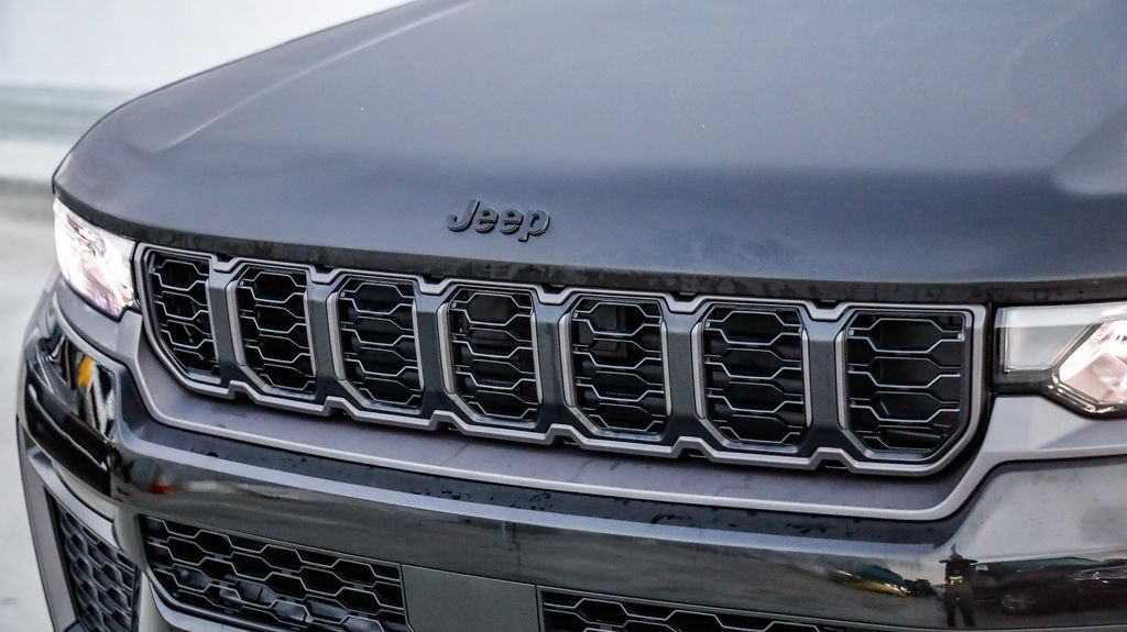 New 2026 Jeep Grand Cherokee Limited w/ Limited Altitude Package AWD/4WD image 6