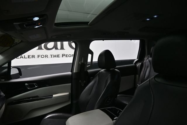 Used 2023 Kia Carnival SX Prestige w/ Paint Protection Package FWD image 18