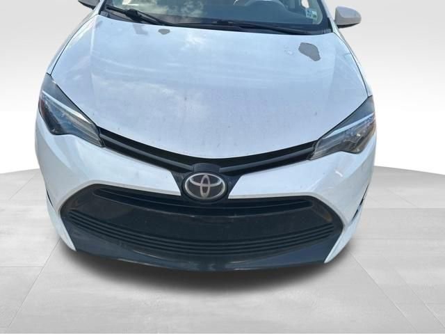 Used 2018 Toyota Corolla LE image 2