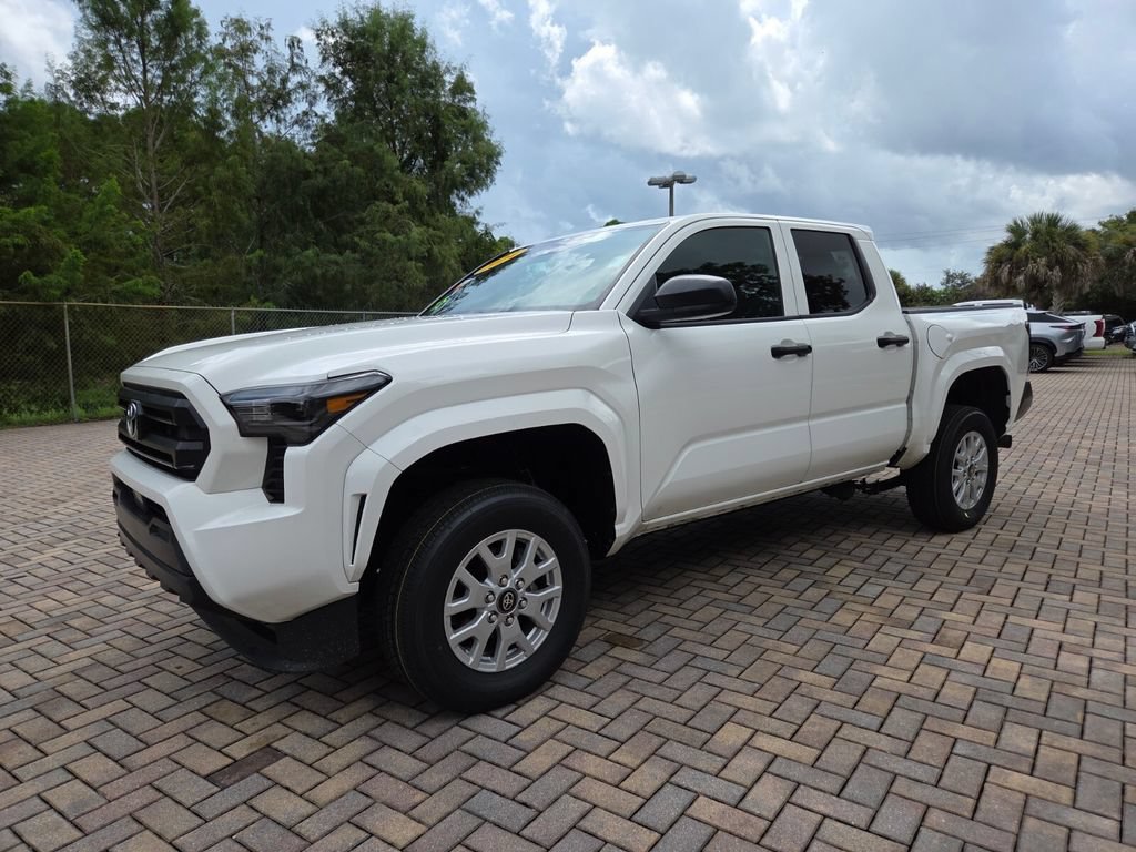 Certified 2024 Toyota Tacoma SR AWD/4WD image 3