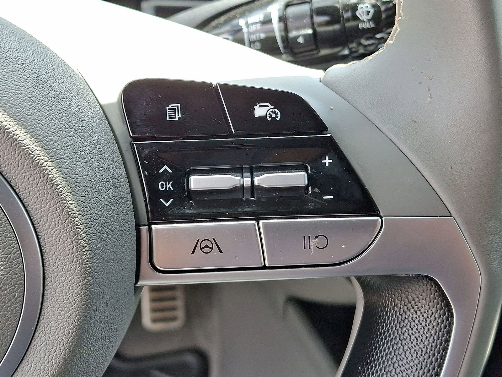 Used 2025 Hyundai Elantra Sport FWD image 24