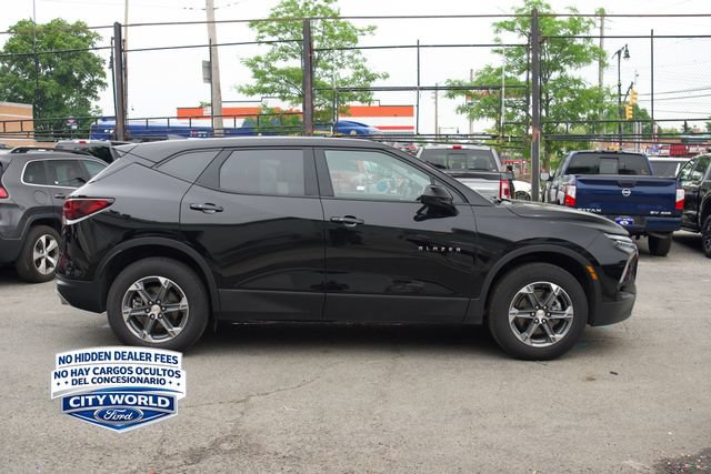 Used 2025 Chevrolet Blazer LT FWD image 3