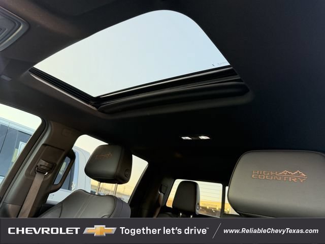 Used 2025 Chevrolet Silverado 1500 High Country w/ High Country Premium Package AWD/4WD image 33