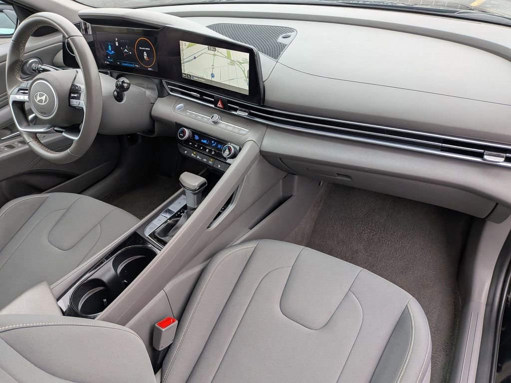 Used 2025 Hyundai Elantra SEL FWD image 26
