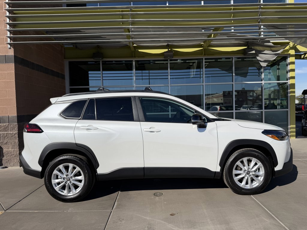 Used 2026 Toyota Corolla Cross LE image 8