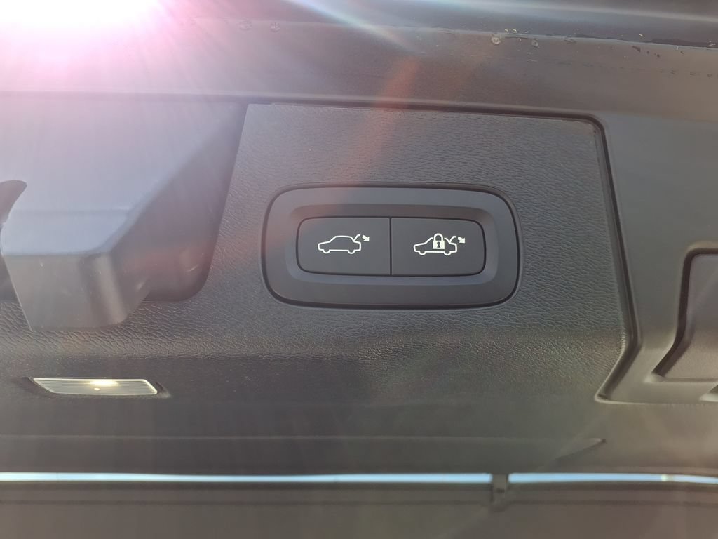 New 2026 Volvo XC60 B5 Ultra w/ Protection Package Premier AWD/4WD image 11