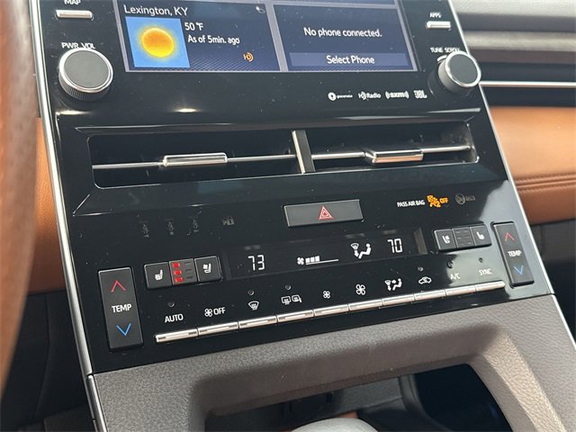 Used 2022 Toyota Avalon Limited image 18