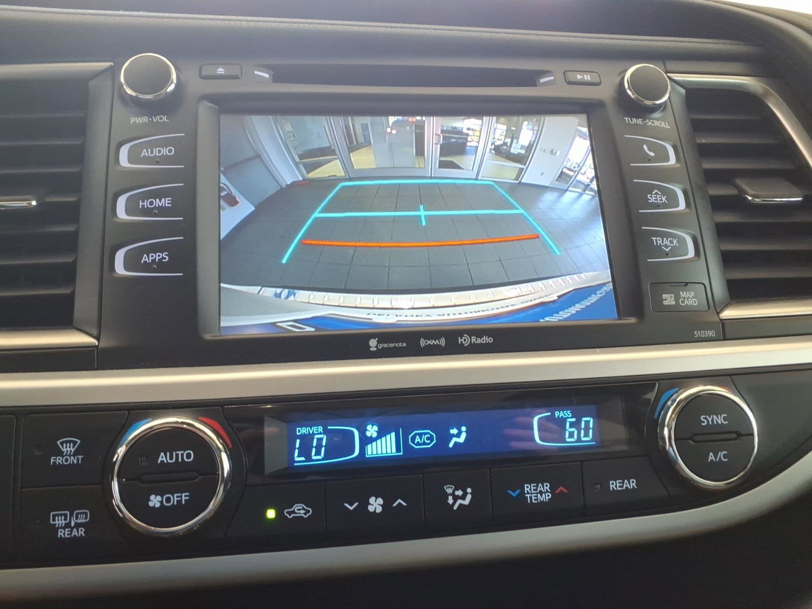 Used 2019 Toyota Highlander XLE AWD/4WD image 28