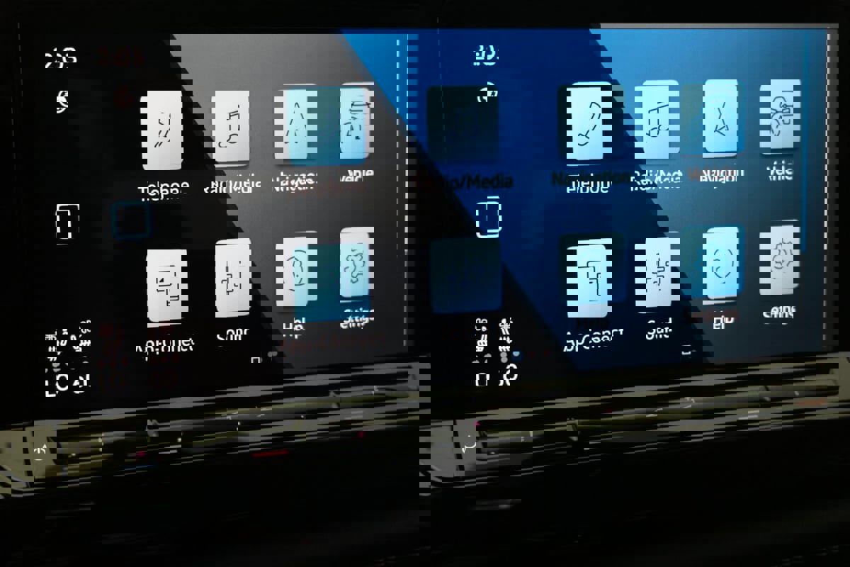 Used 2024 Volkswagen Atlas SE image 50