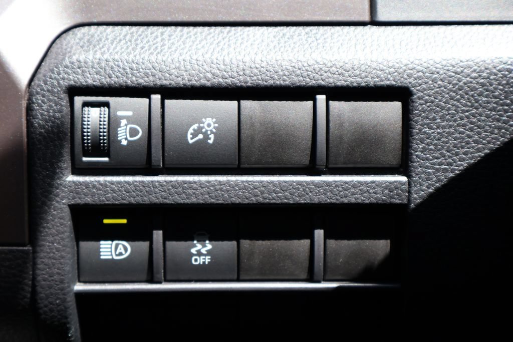 Used 2024 Toyota Tacoma SR5 AWD/4WD image 15