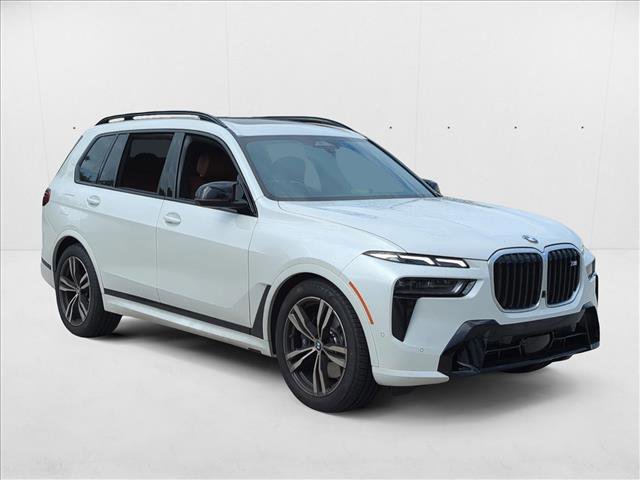 Used 2026 BMW X7 M60i w/ Executive Package image 3