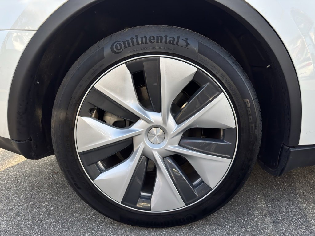 Used 2024 Tesla Model Y Long Range image 14