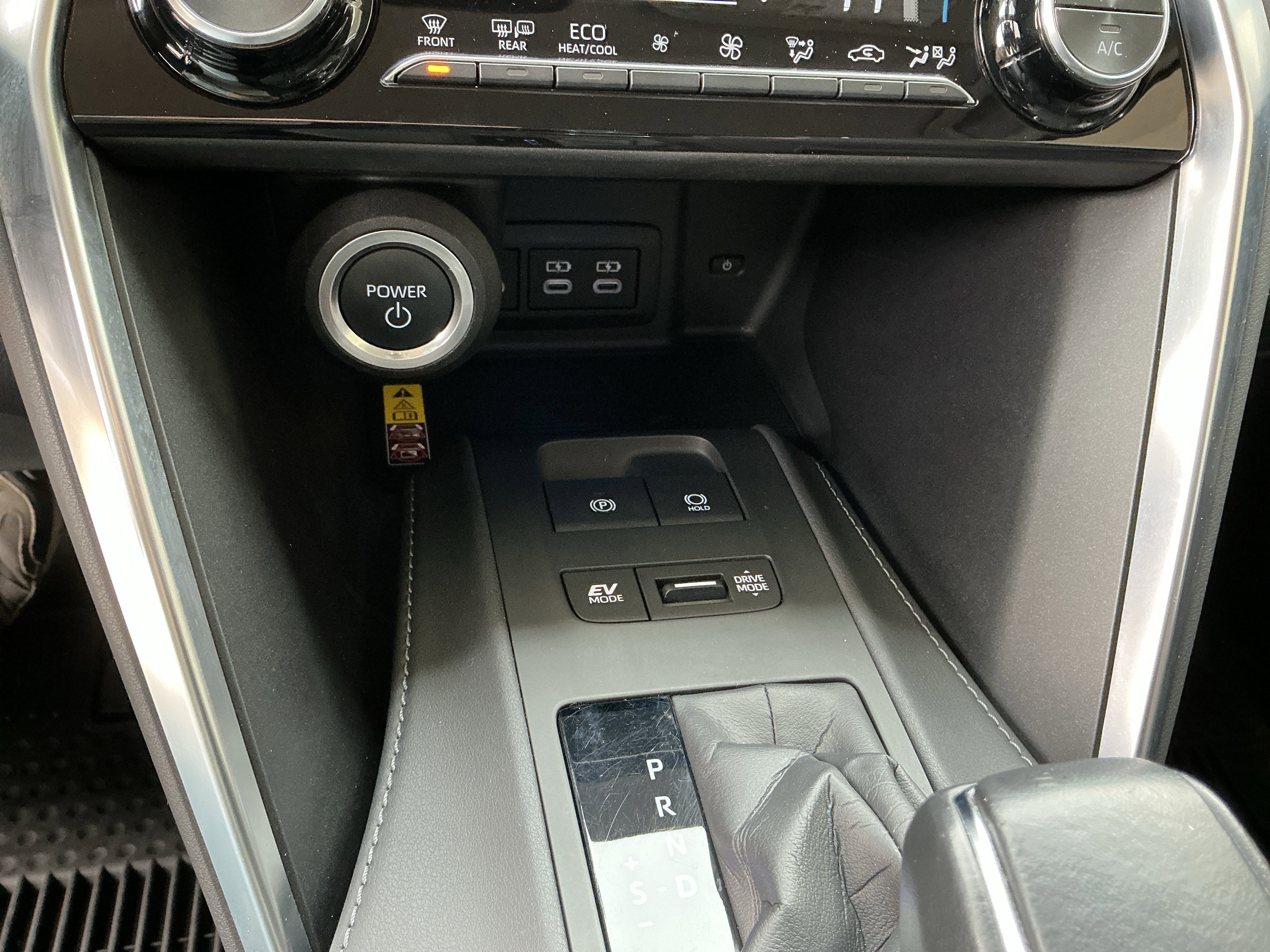 Used 2024 Toyota Venza LE AWD/4WD image 30
