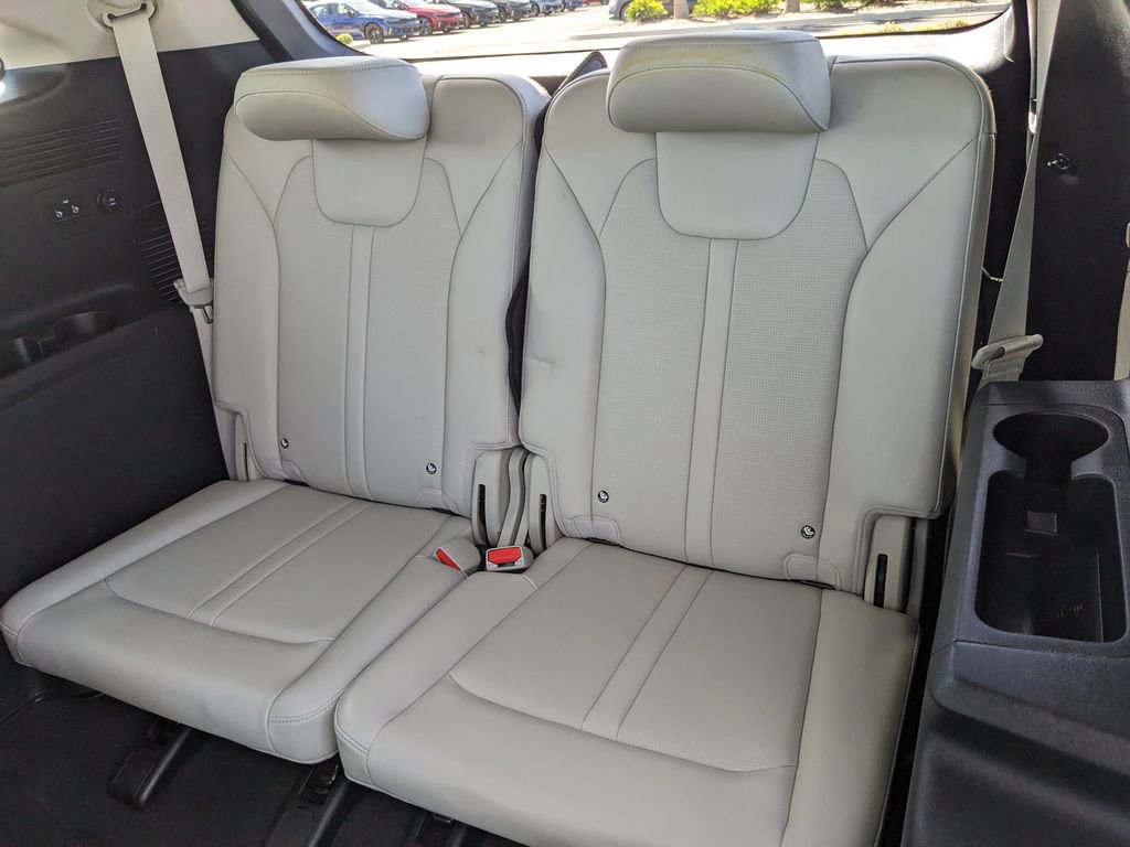 Certified 2024 Kia Sorento EX w/ Panoramic Sunroof Package image 18