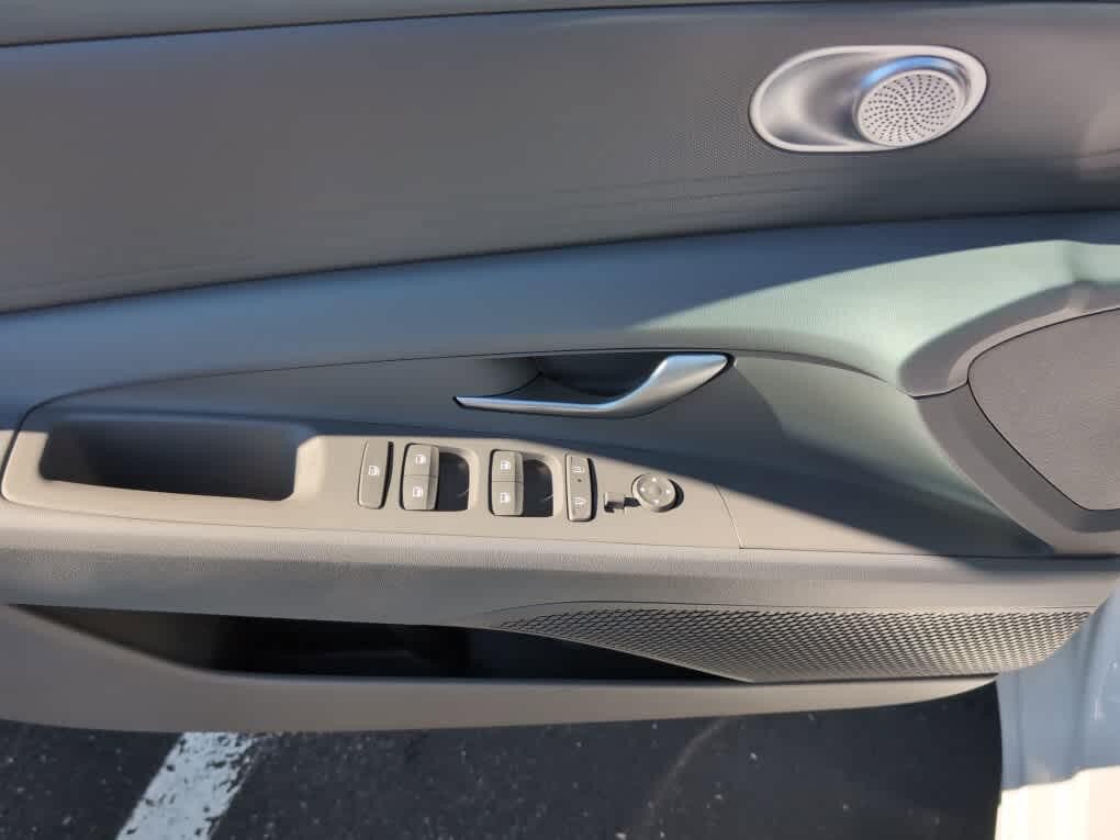 New 2026 Hyundai Elantra SE FWD image 29