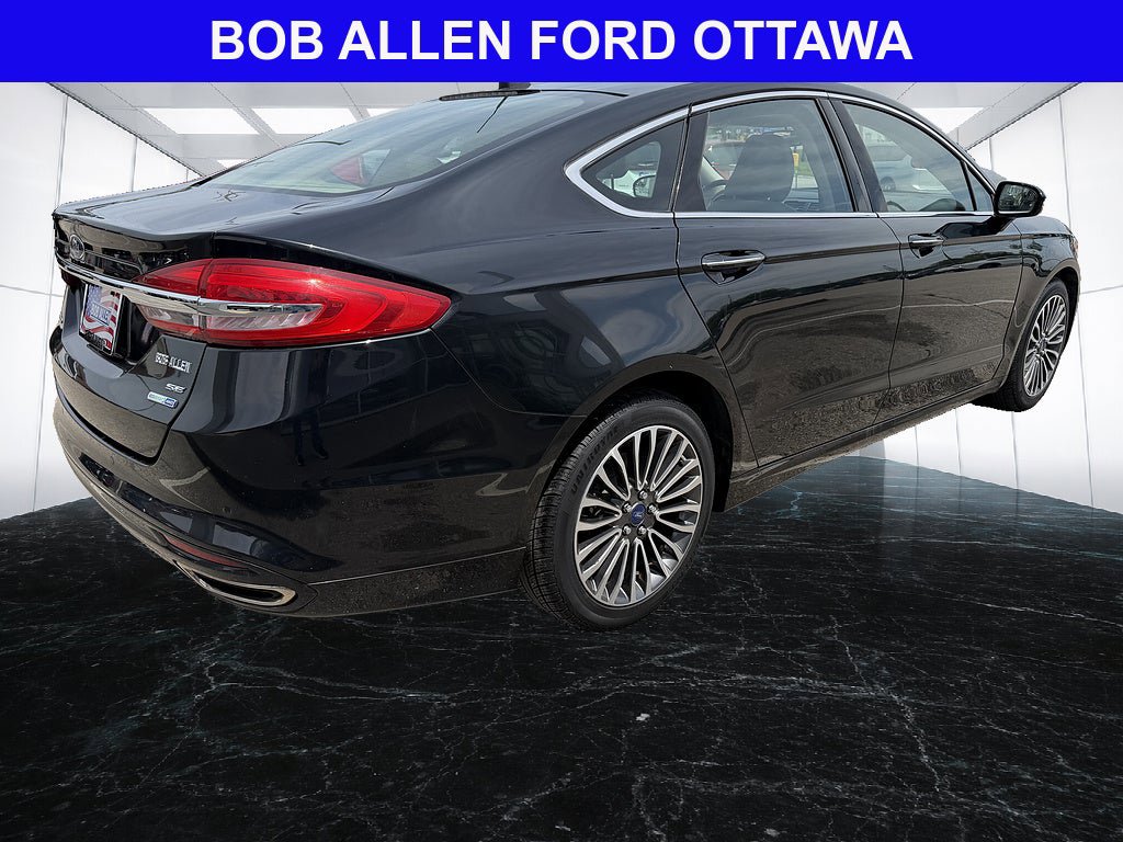 Used 2017 Ford Fusion SE w/ Fusion SE Technology Package AWD/4WD image 5