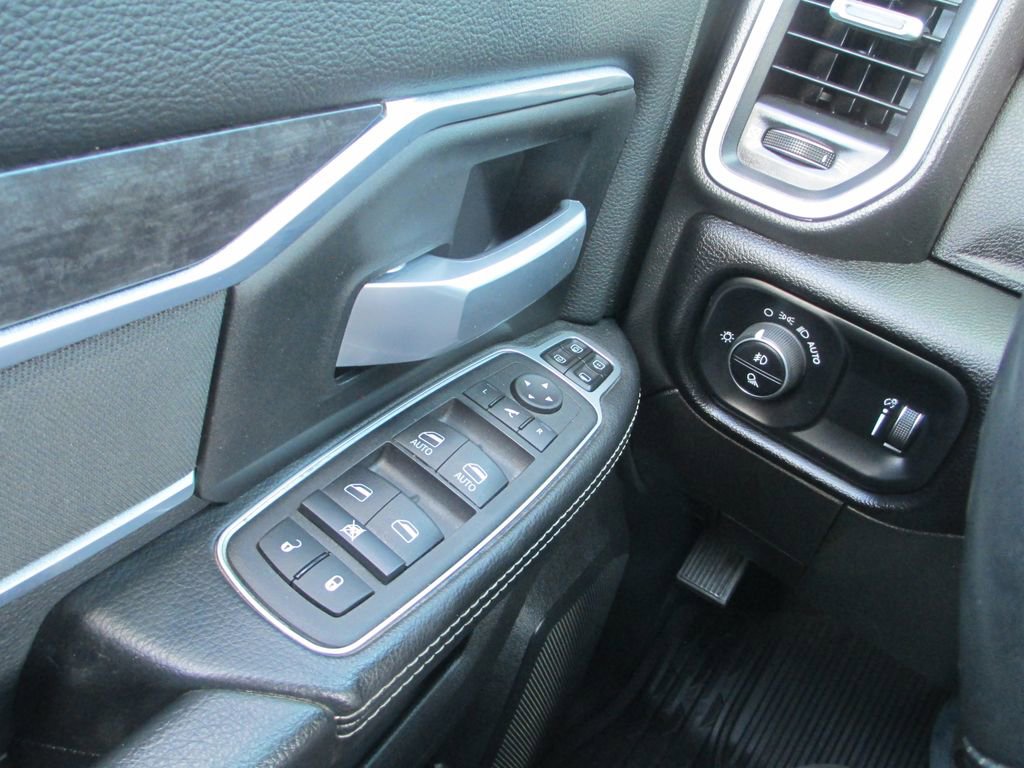 Used 2024 RAM 2500 Big Horn w/ Sport Appearance Package AWD/4WD image 26