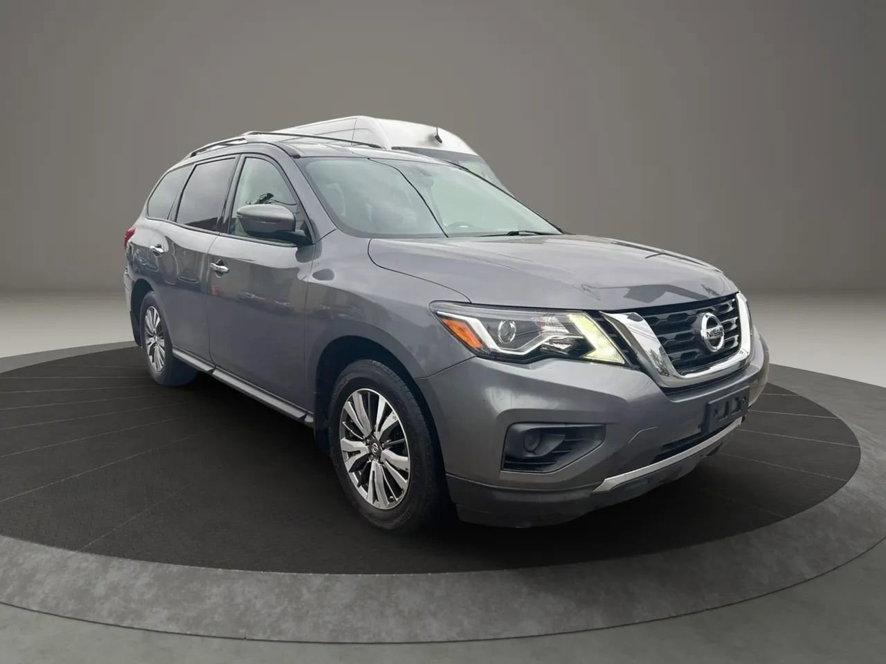 Used 2019 Nissan Pathfinder S image 3
