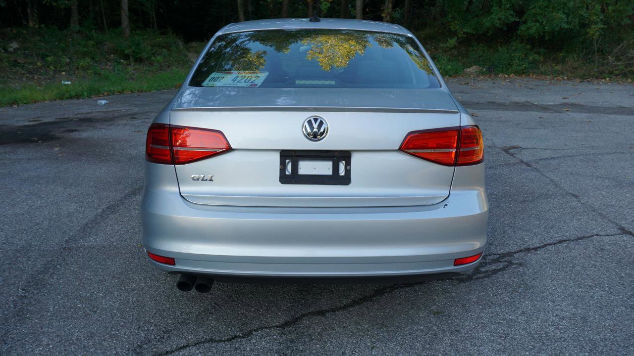Used 2015 Volkswagen Jetta GLI SE FWD image 4