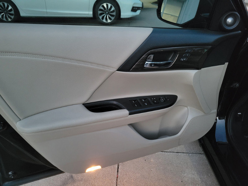 Used 2017 Honda Accord EX-L image 10