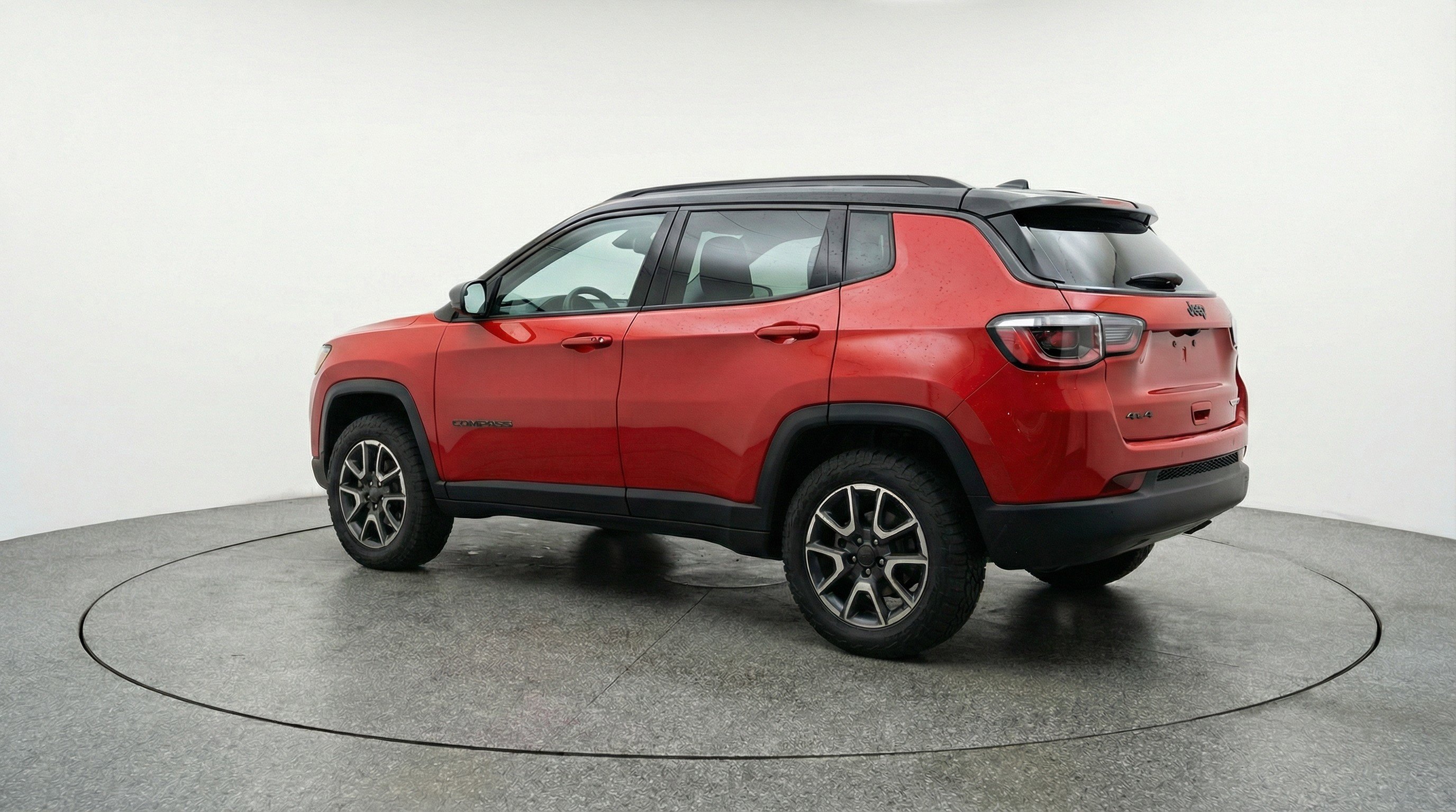 Used 2025 Jeep Compass Trailhawk image 6