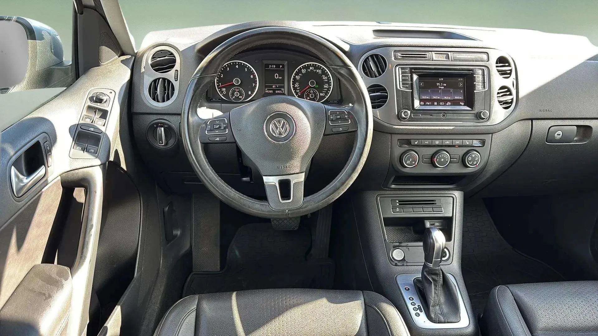 Used 2016 Volkswagen Tiguan S image 29