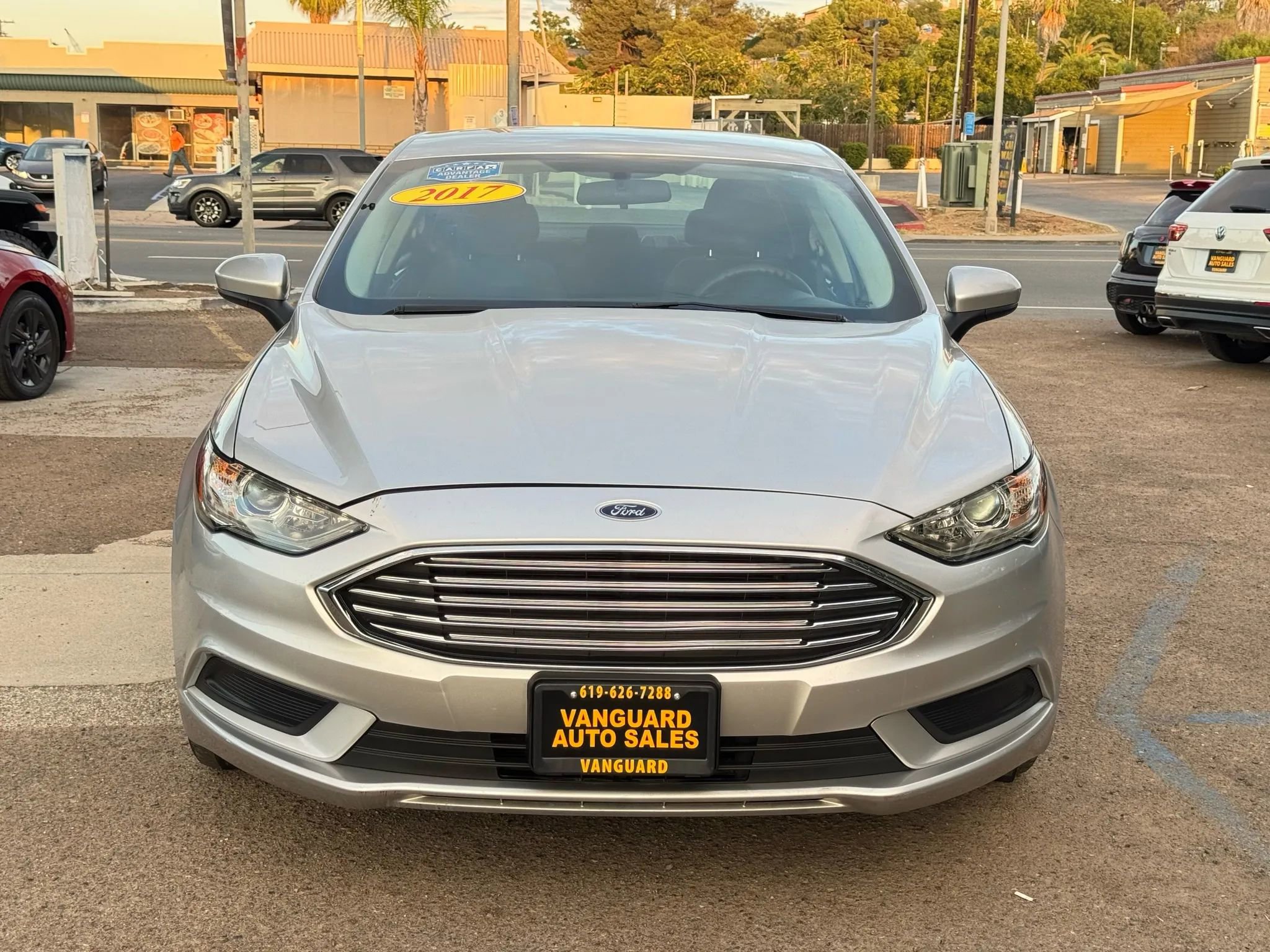 Used 2017 Ford Fusion SE w/ Fusion SE Technology Package FWD image 5