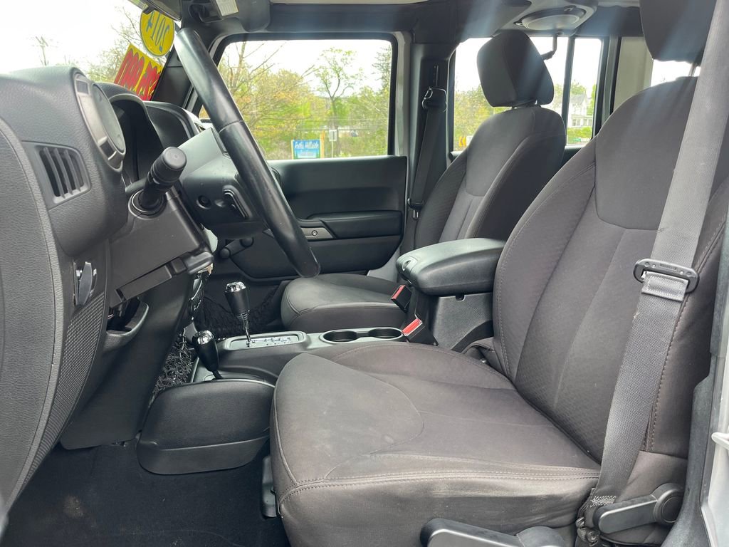 Used 2014 Jeep Wrangler Unlimited Sport w/ Connectivity Group AWD/4WD image 12