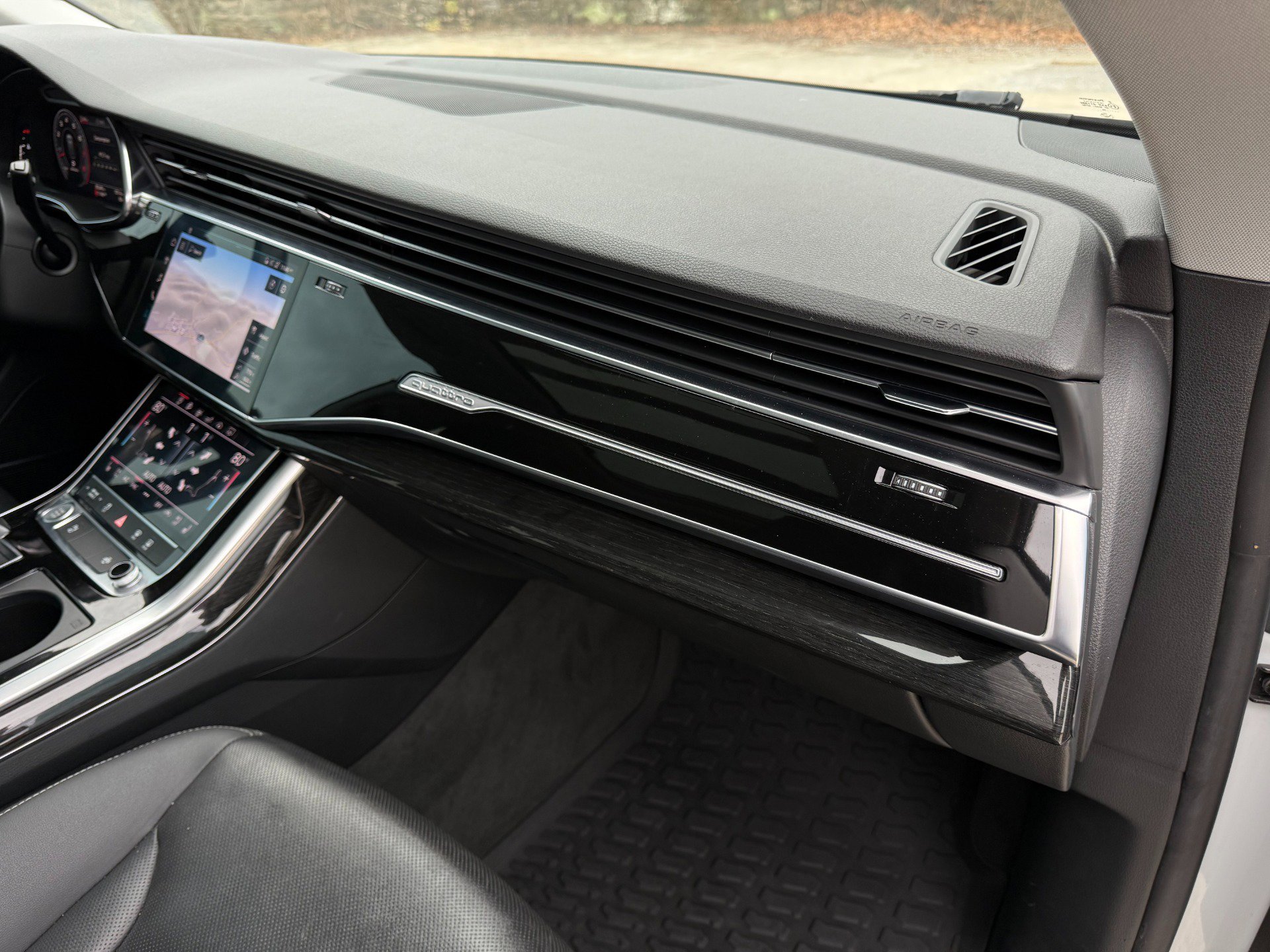 Used 2019 Audi Q8 Premium Plus w/ Premium Plus image 14