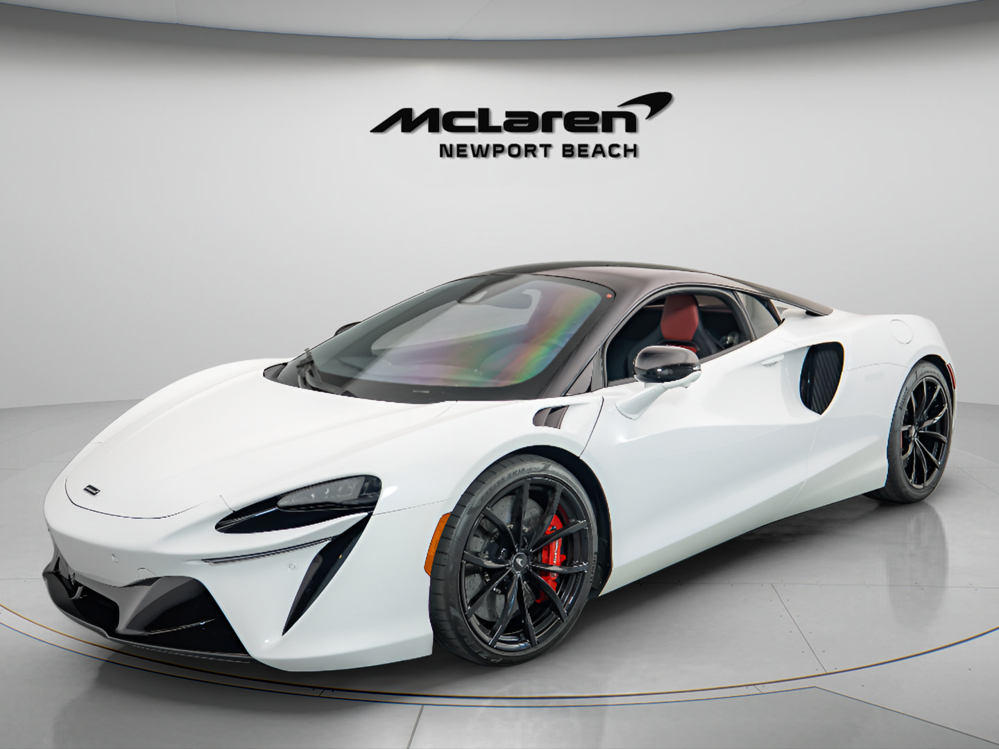 Used 2023 McLaren Artura RWD image 3
