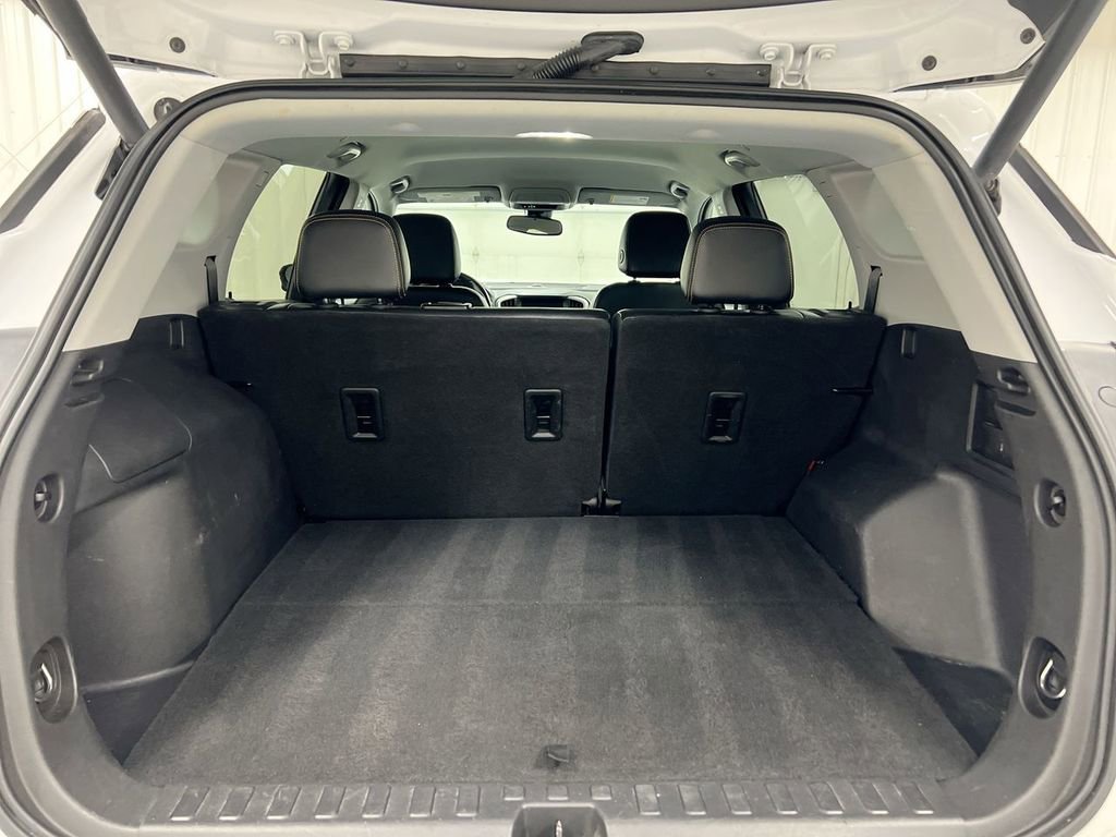 Used 2021 GMC Terrain SLT image 23