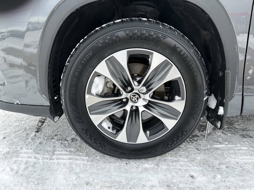 Certified 2024 Toyota Highlander XLE image 11