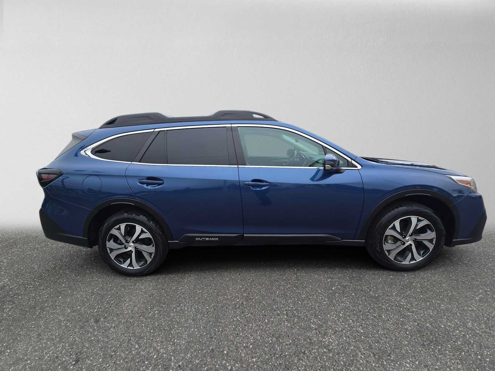 Used 2022 Subaru Outback Limited AWD/4WD image 2