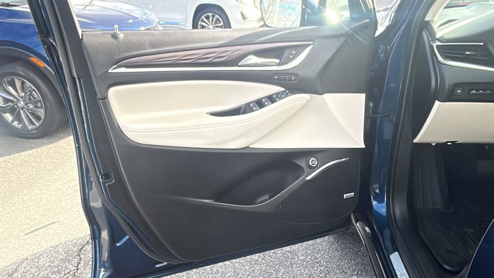 Certified 2023 Buick Enclave Avenir w/ Avenir Technology Package image 14