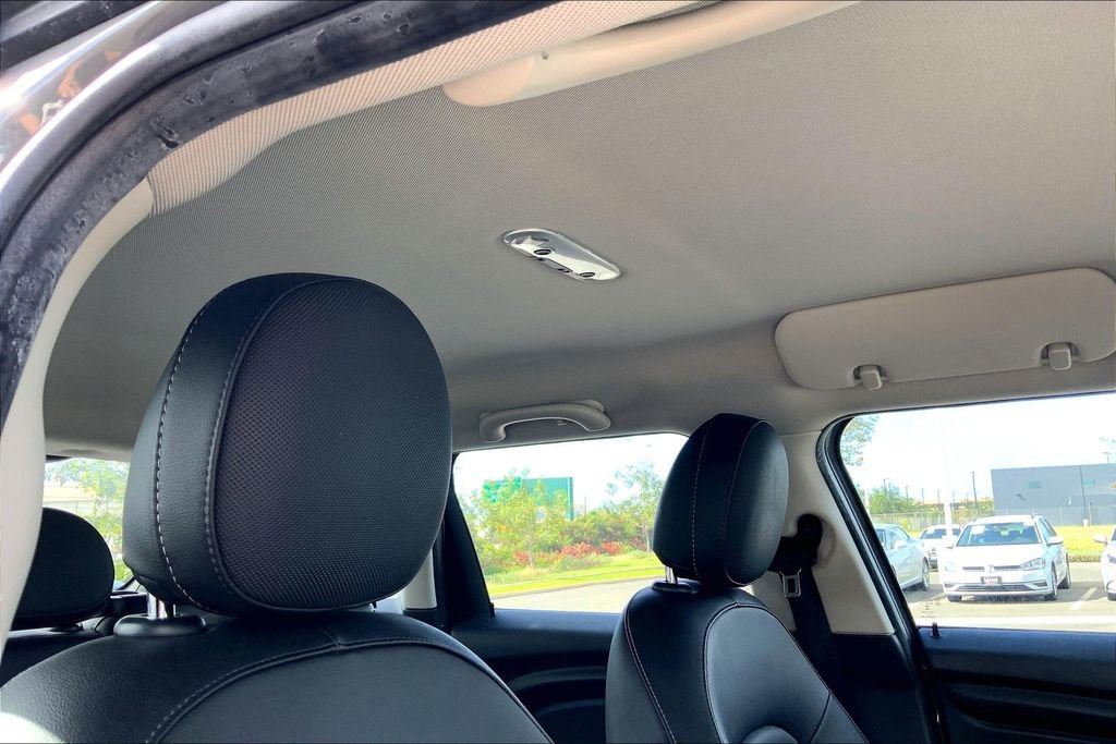 Used 2018 MINI Cooper 4-Door Hardtop image 16