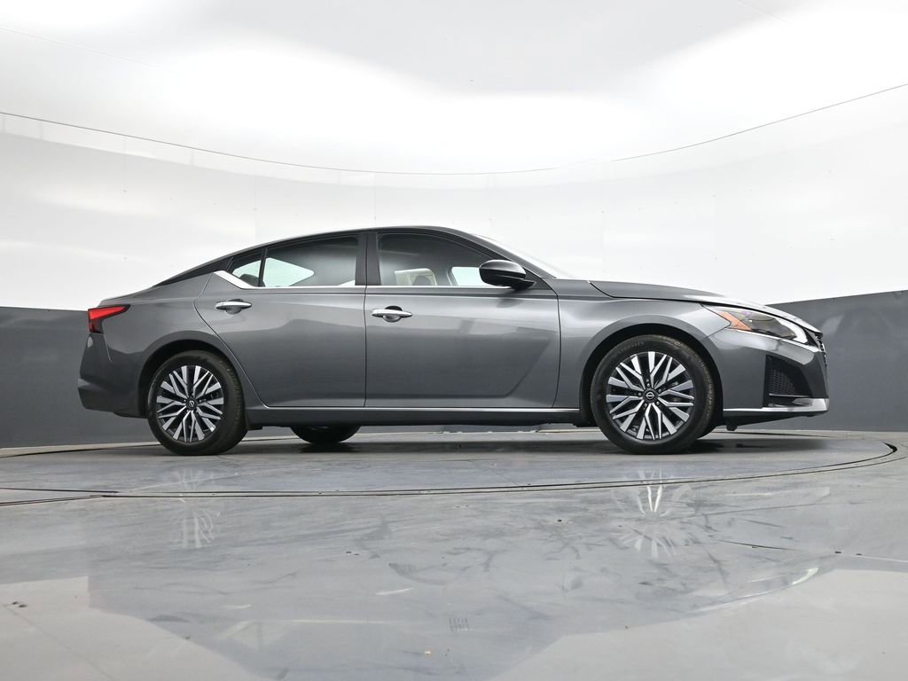Used 2025 Nissan Altima 2.5 SV image 38