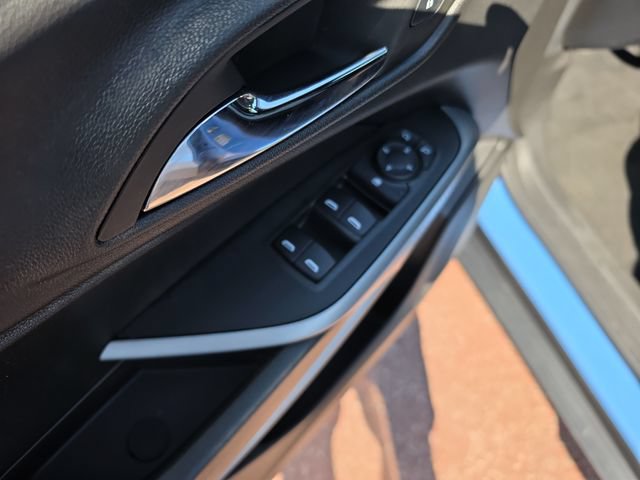 Used 2024 Chevrolet Trax RS FWD image 11