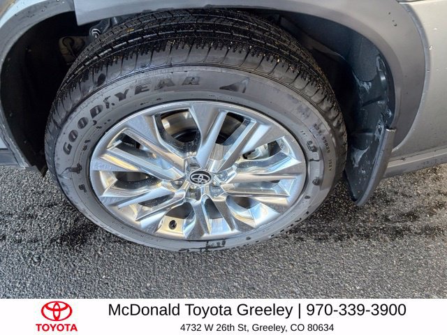 Used 2026 Toyota Highlander Limited AWD/4WD image 11