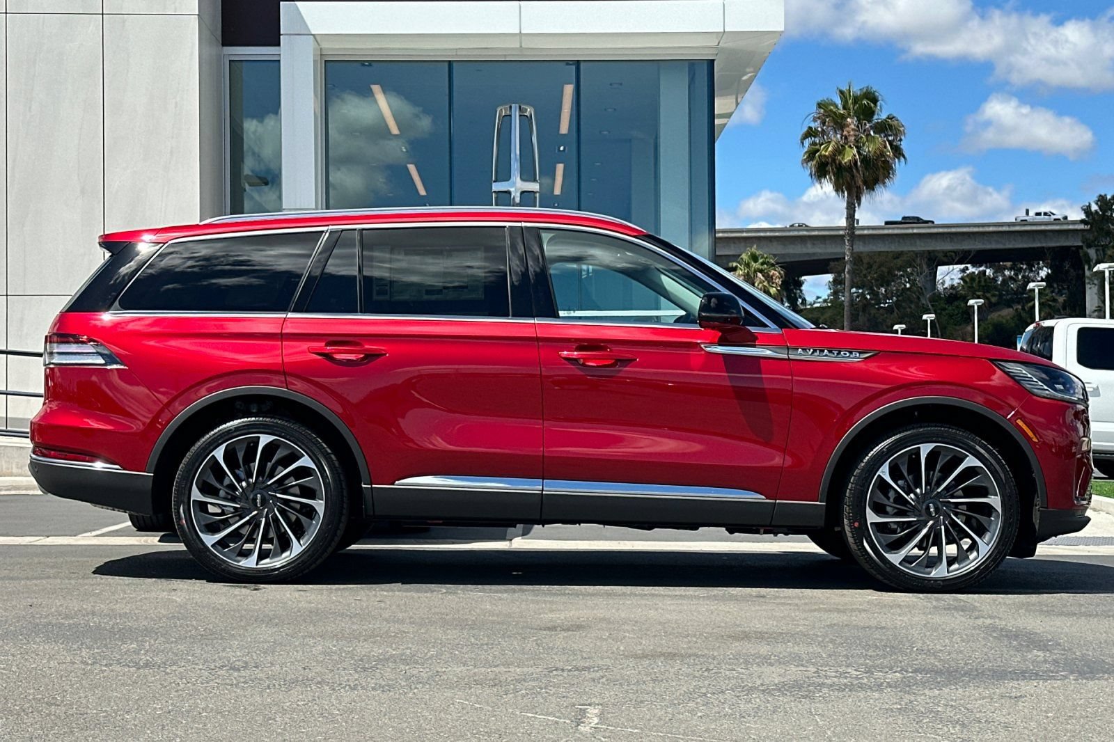 New 2026 Lincoln Aviator Reserve AWD/4WD image 2