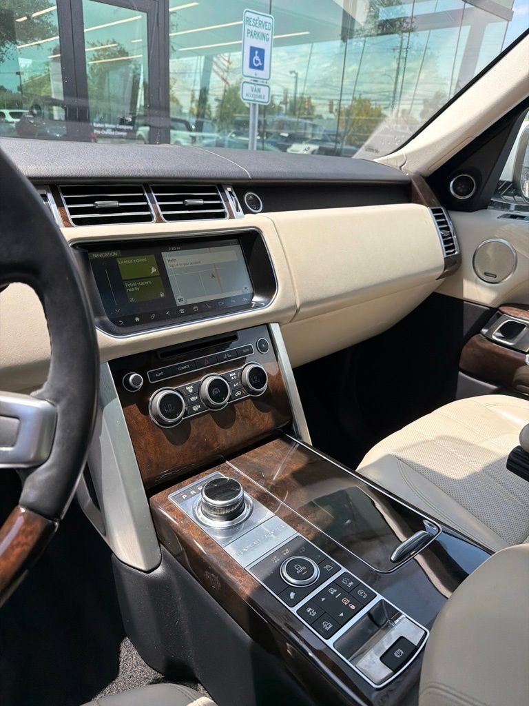 Used 2017 Land Rover Range Rover HSE AWD/4WD image 11