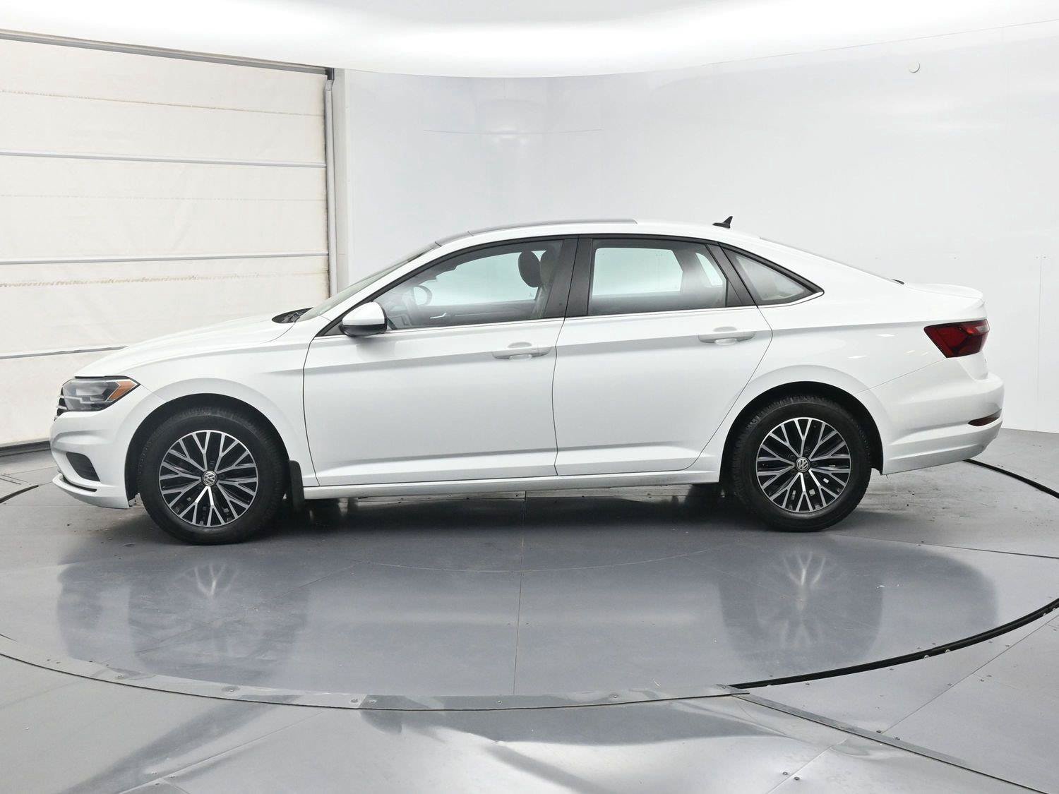 Used 2021 Volkswagen Jetta SE w/ SE Cold Weather Package FWD image 21