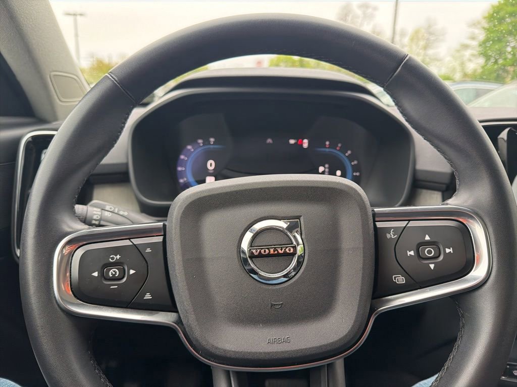 Used 2023 Volvo XC40 B5 Plus AWD/4WD image 24