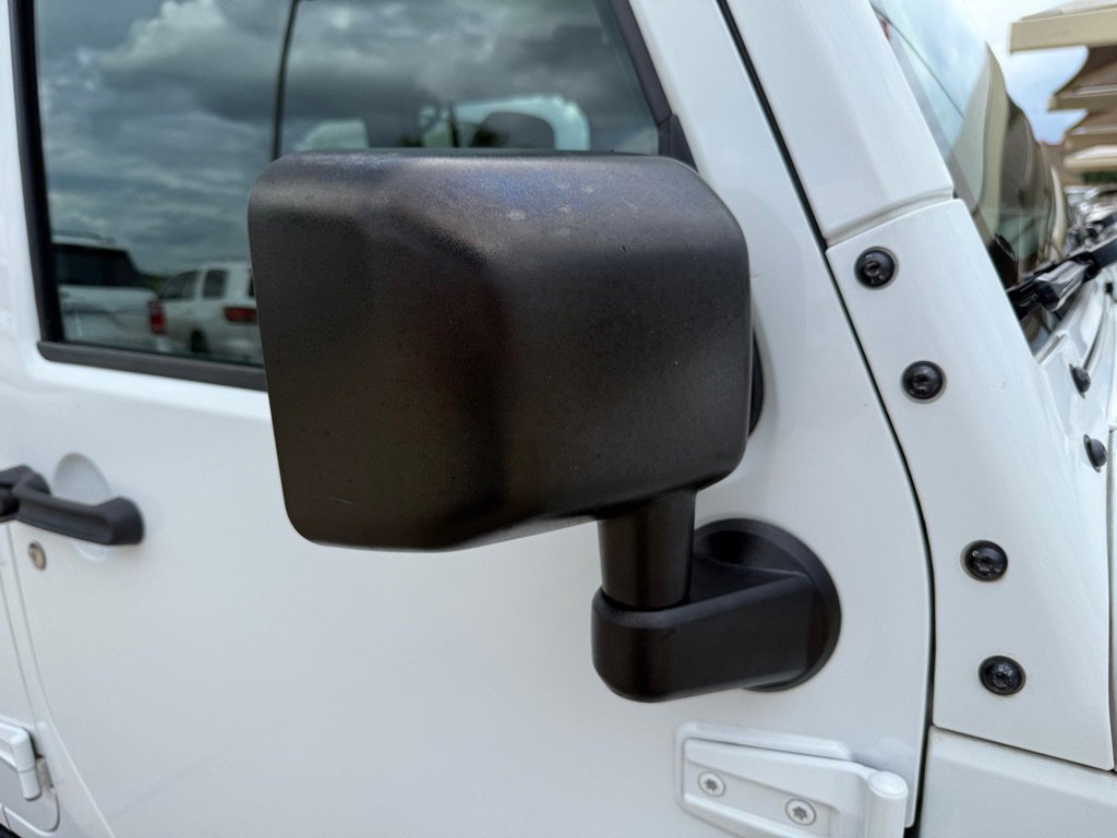 Used 2016 Jeep Wrangler Unlimited Sahara w/ Connectivity Group image 10
