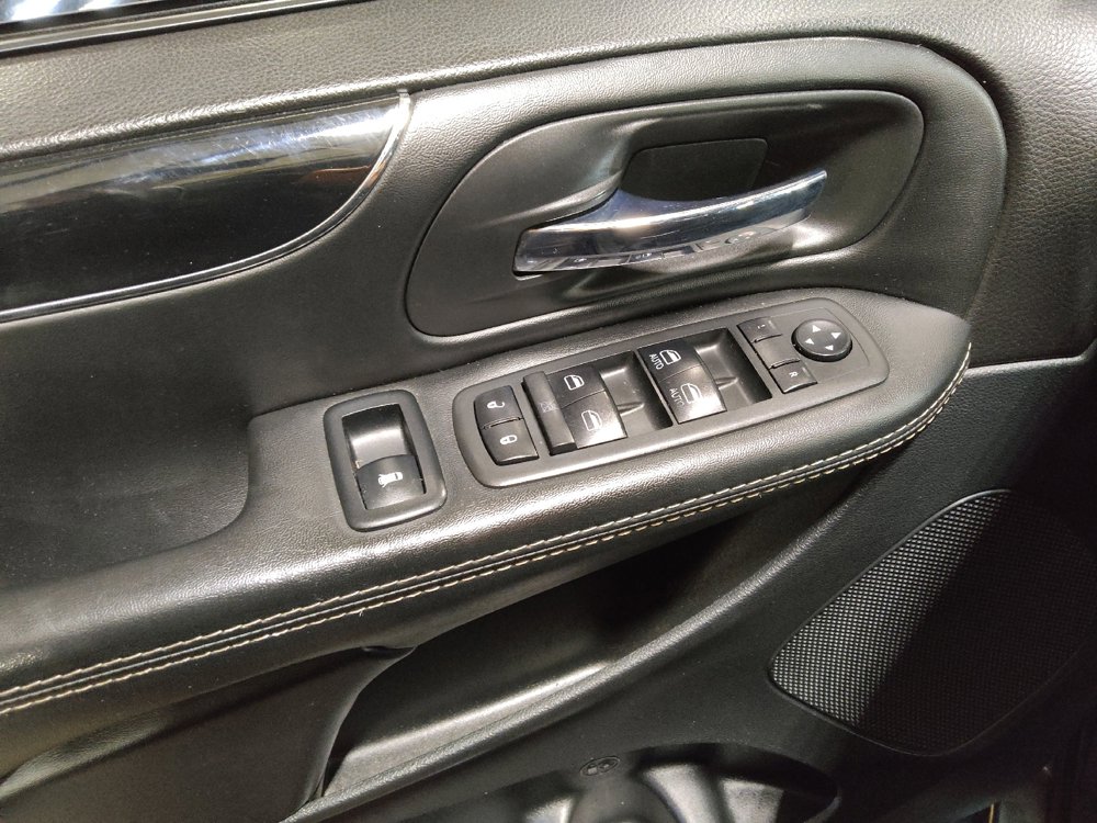 Used 2018 Dodge Grand Caravan SE image 27