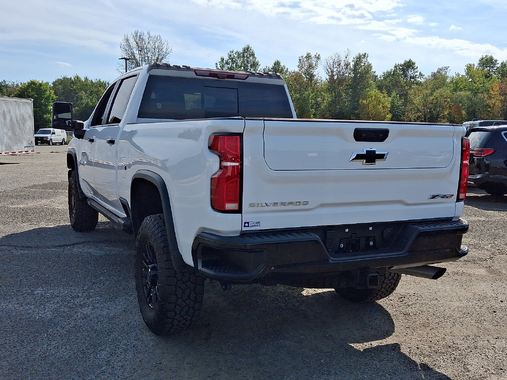 Used 2025 Chevrolet Silverado 2500 ZR2 w/ Technology Package AWD/4WD image 9
