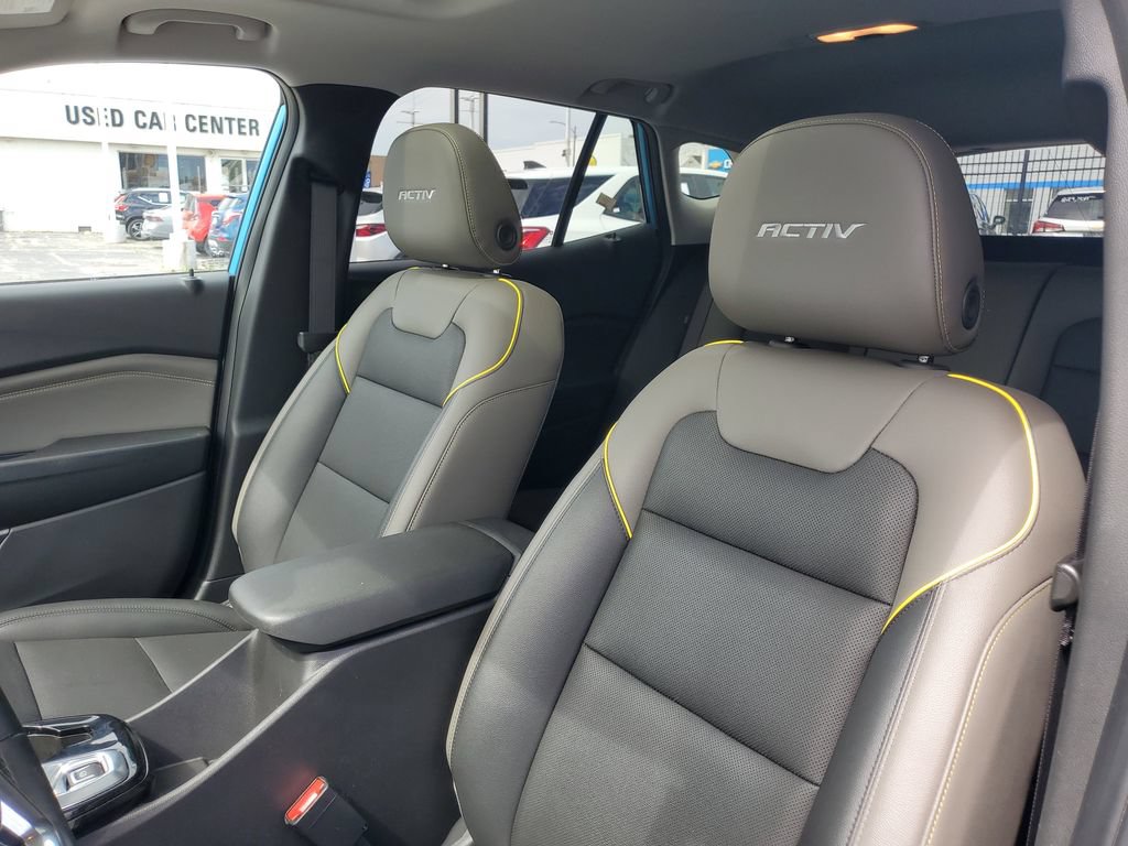 Used 2025 Chevrolet Trax ACTIV w/ Sunroof Package FWD image 17