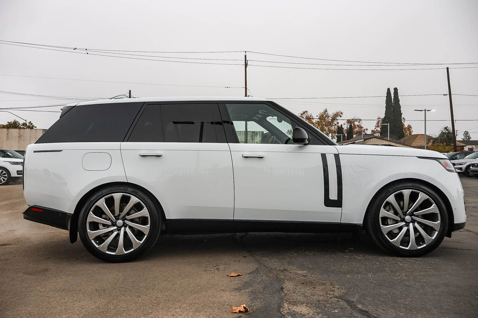 New 2025 Land Rover Range Rover SE image 4